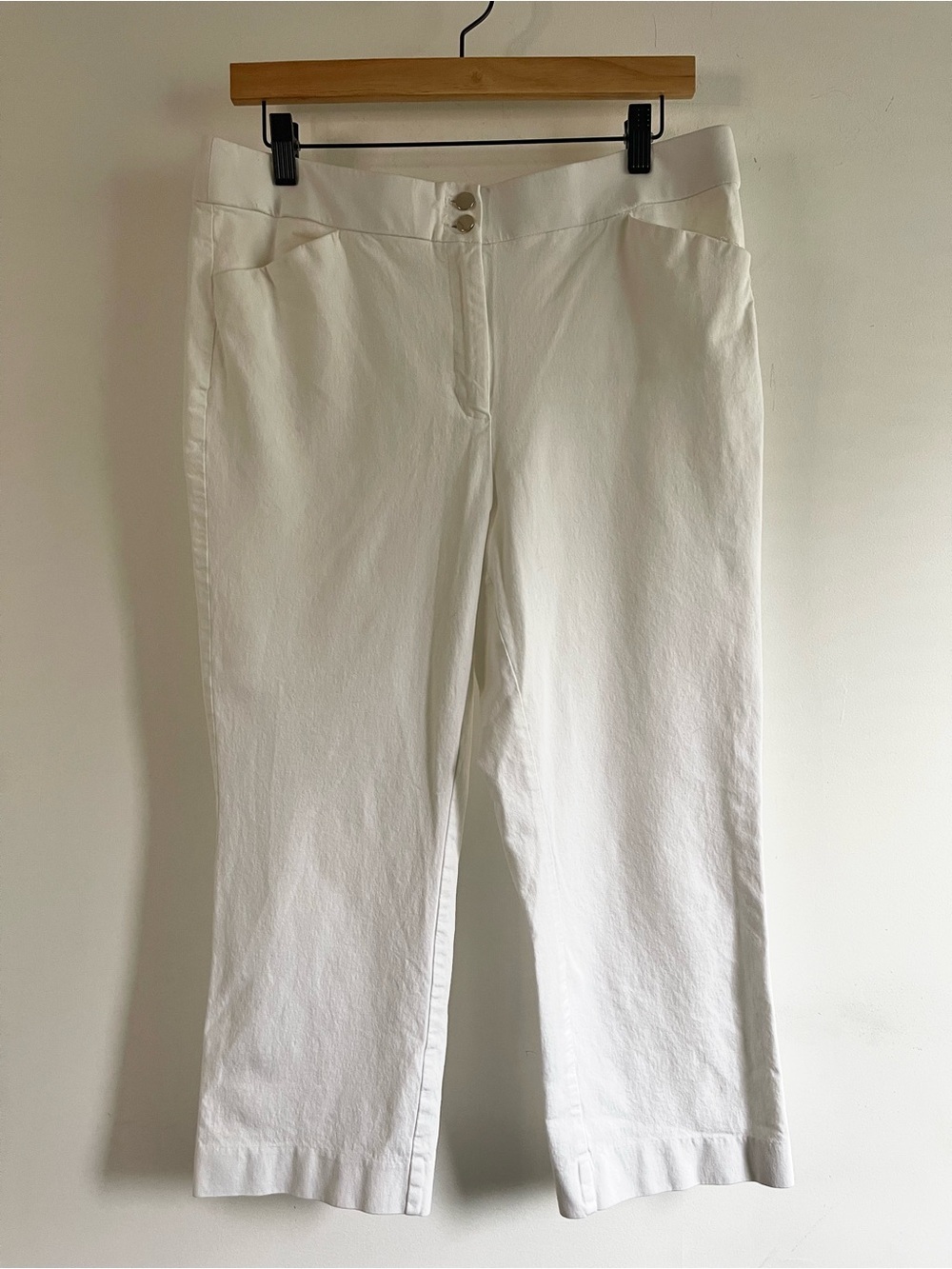 Chico’s White Cropped Capri Pants Size 1.5 US 10 Cotton Blend High Rise Coastal